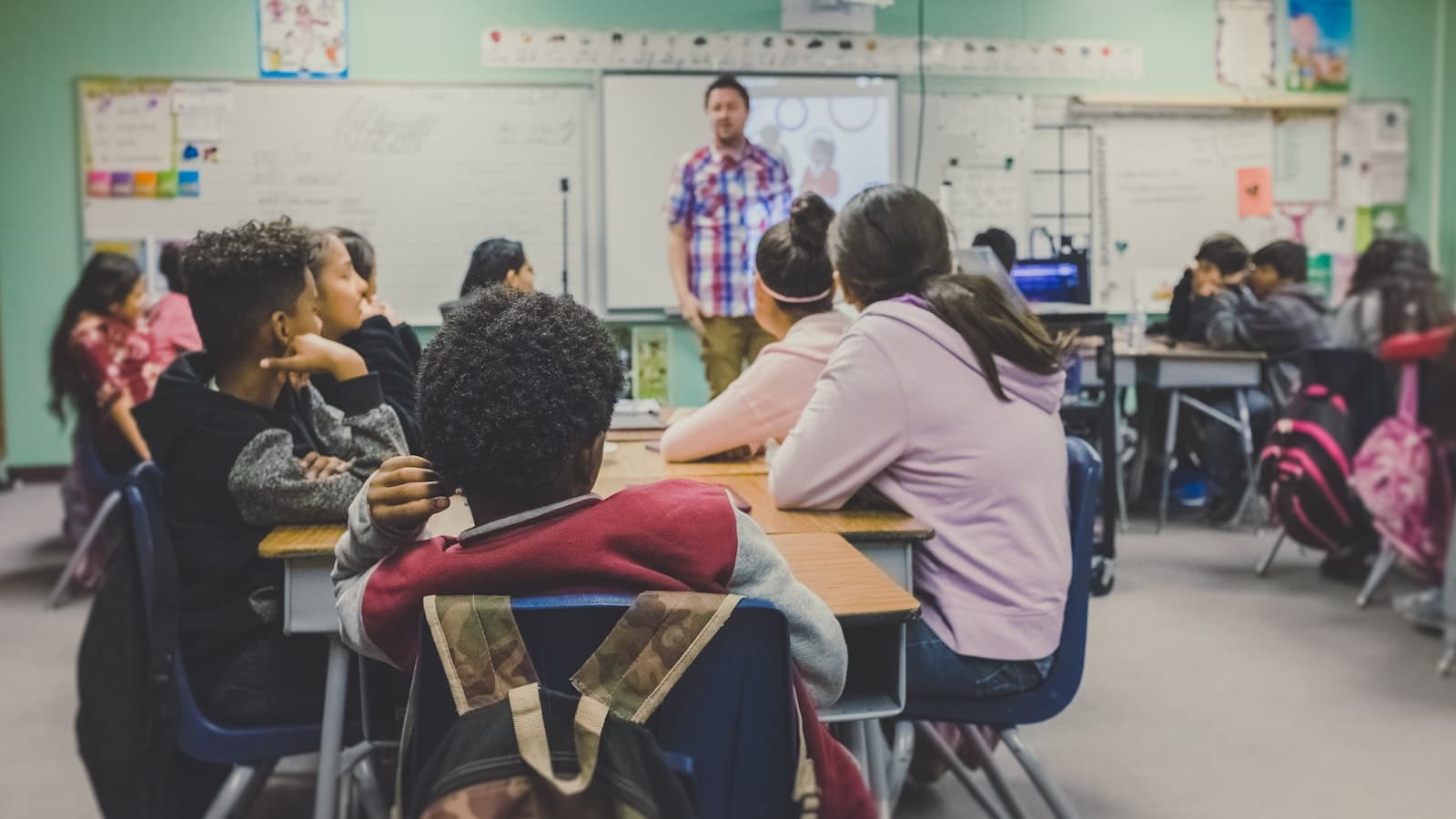 Schools Pilot New Curriculum Focused on Critical Thinking Over Memorization